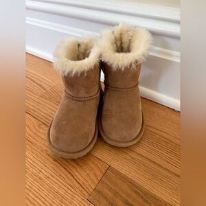 Ugg Toddler Girl Mini Bailey Bow Booties - brand new never worn